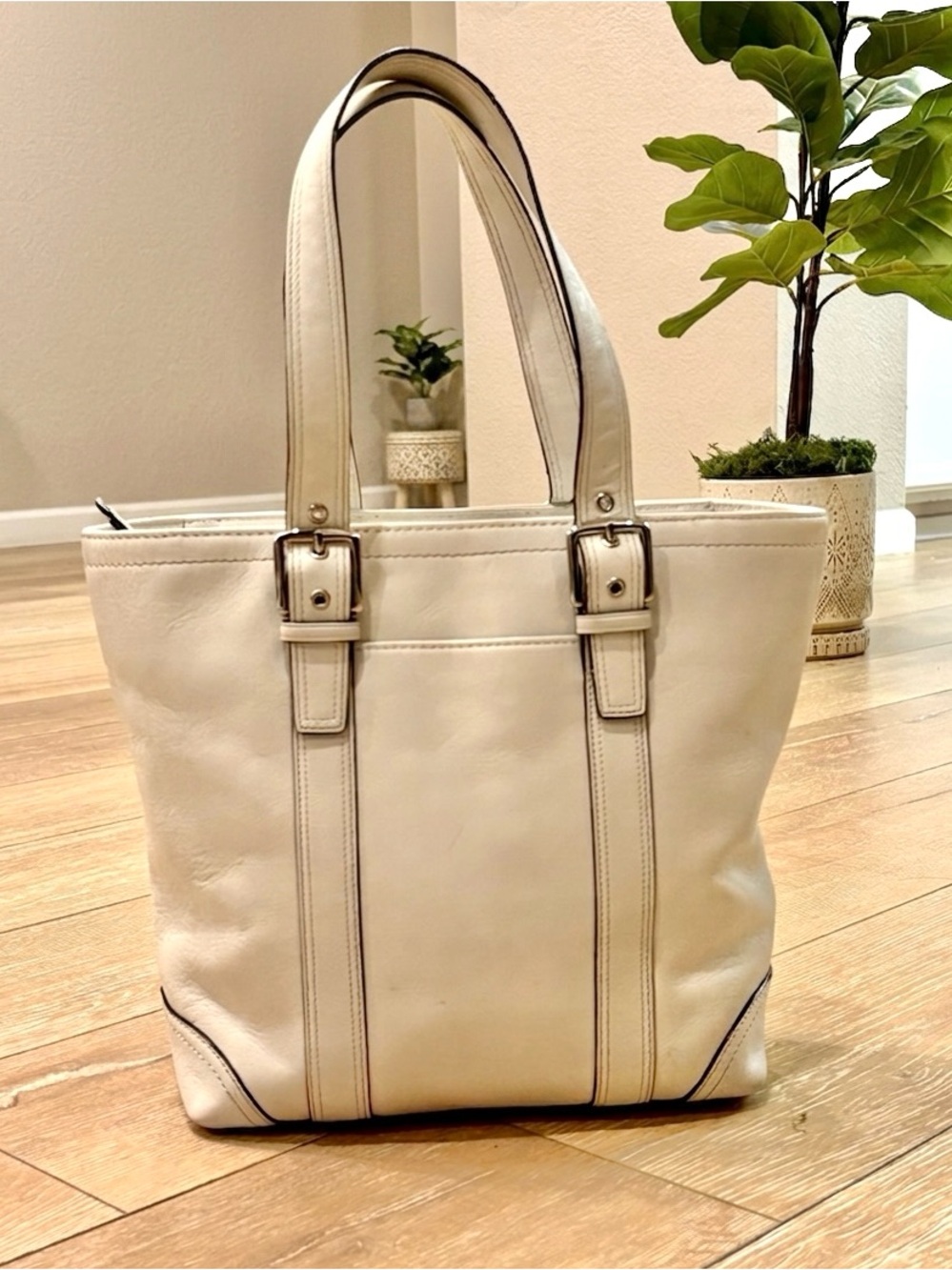 VTG 2006 Coach Hamptons White Leather Carryall Tote Bag
